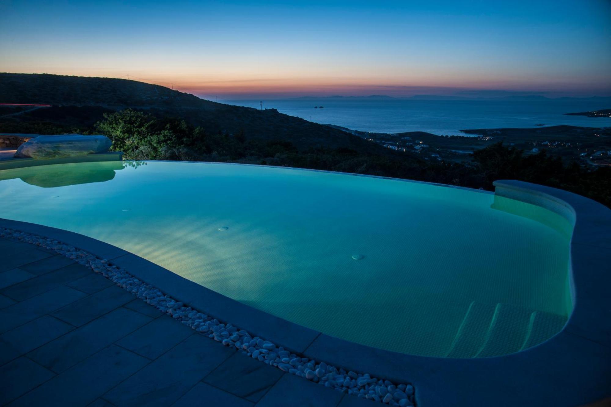 Villa Aeolos With 2 Private Pools Sarakiniko  Bagian luar foto