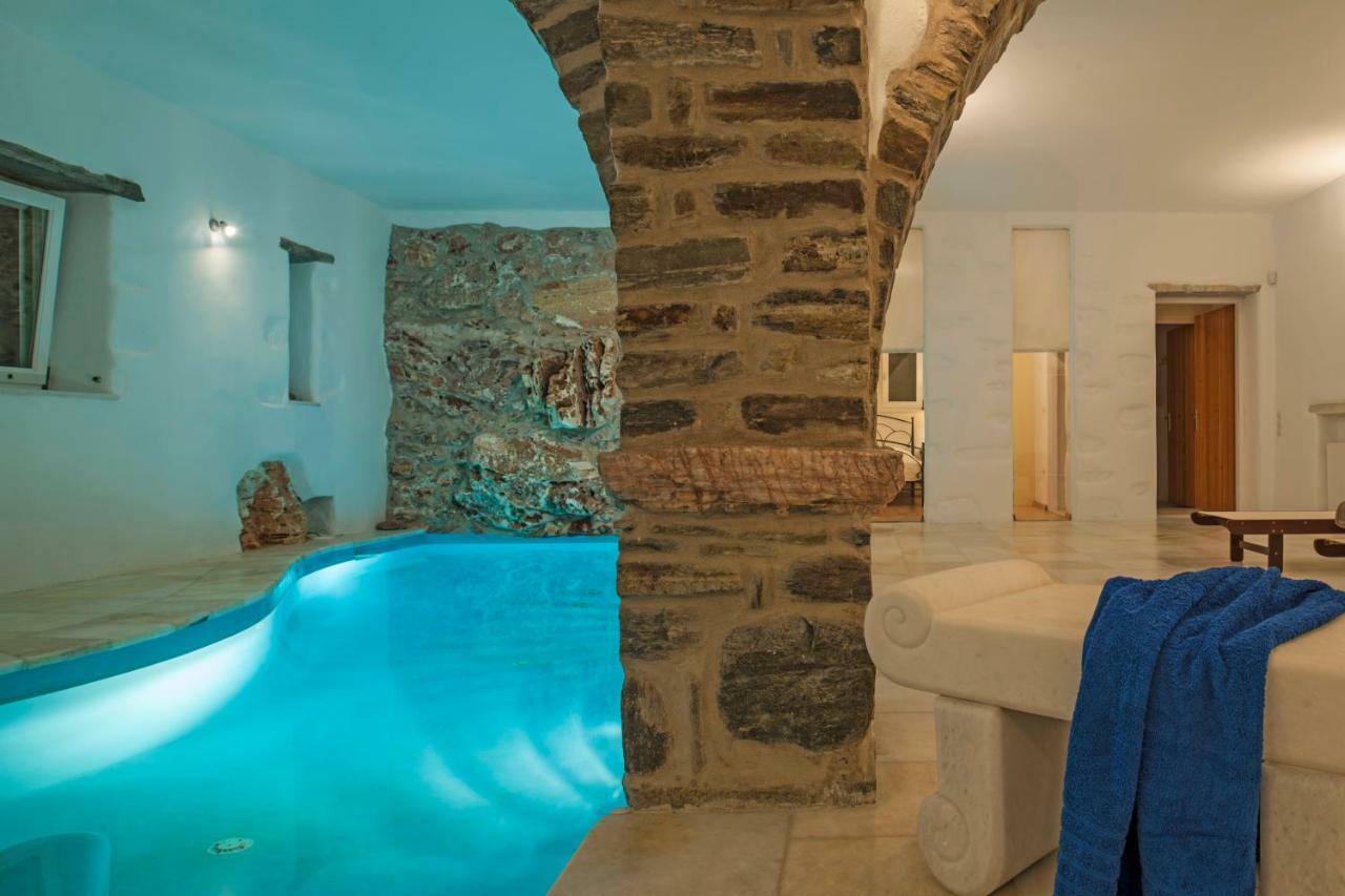 Villa Aeolos With 2 Private Pools Sarakiniko  Bagian luar foto