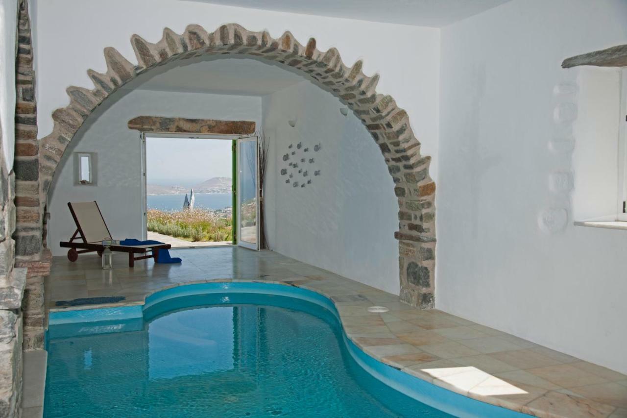 Villa Aeolos With 2 Private Pools Sarakiniko  Bagian luar foto